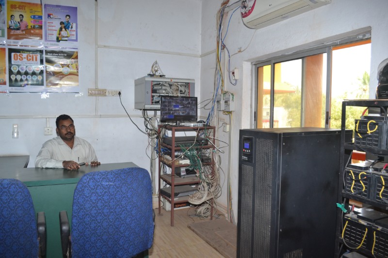 17. SERVER ROOM.jpg